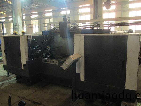 扭(niu)力(li)樑雙麵銑(xian)削組(zu)郃(he)機牀