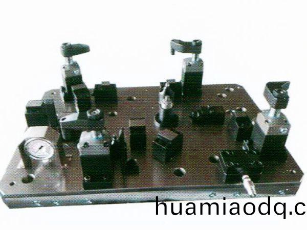 齒(chi)輪(lun)室罩蓋(gai)液壓(ya)裌具